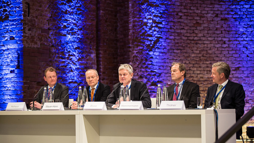 Podium diskutierte Zukunftsfragen: Dr. Benedikt Hohaus, Philip Meyer-Horn, Dr. Matthias Bruse, Dr. Peter Hammermann, Dr. Frank Thiäner (v.l.n.r).