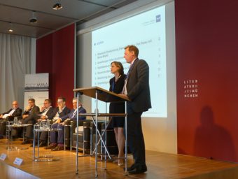 Die P+P-Partner Dr. Barbara Koch-Schulte und Benedikt Hohaus eröffneten die Panel-Diskussion.