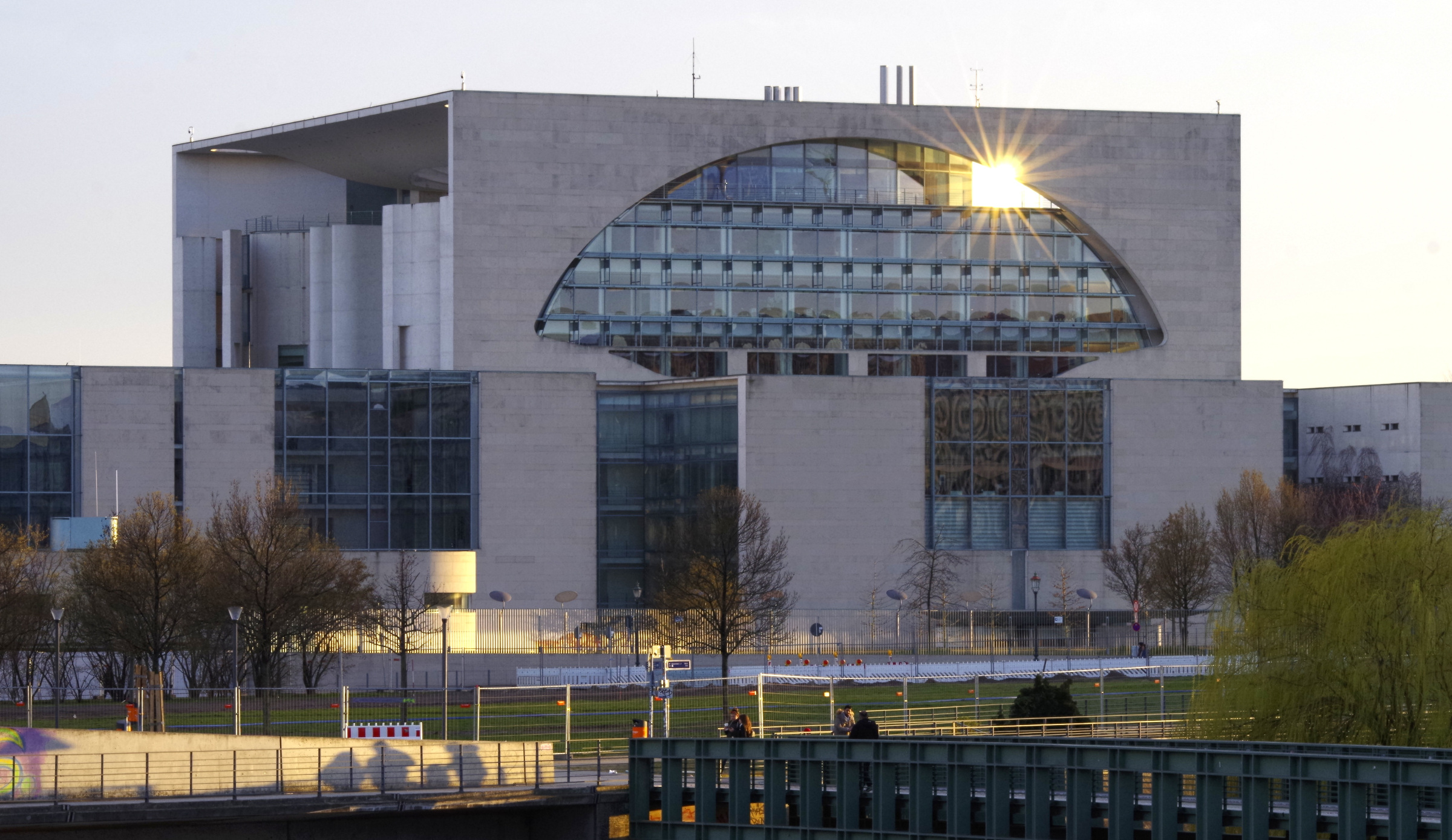 Mit einem umfangreichen Konjunkturpaket will die Bundesregierung der durch die Corona-Krise angeschlagenen deutschen Wirtschaft wieder auf die Beine helfen.